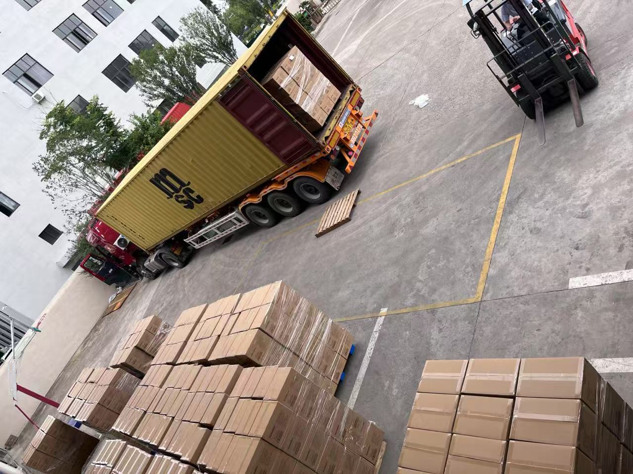 Landsign успішно доставляє партії товарів